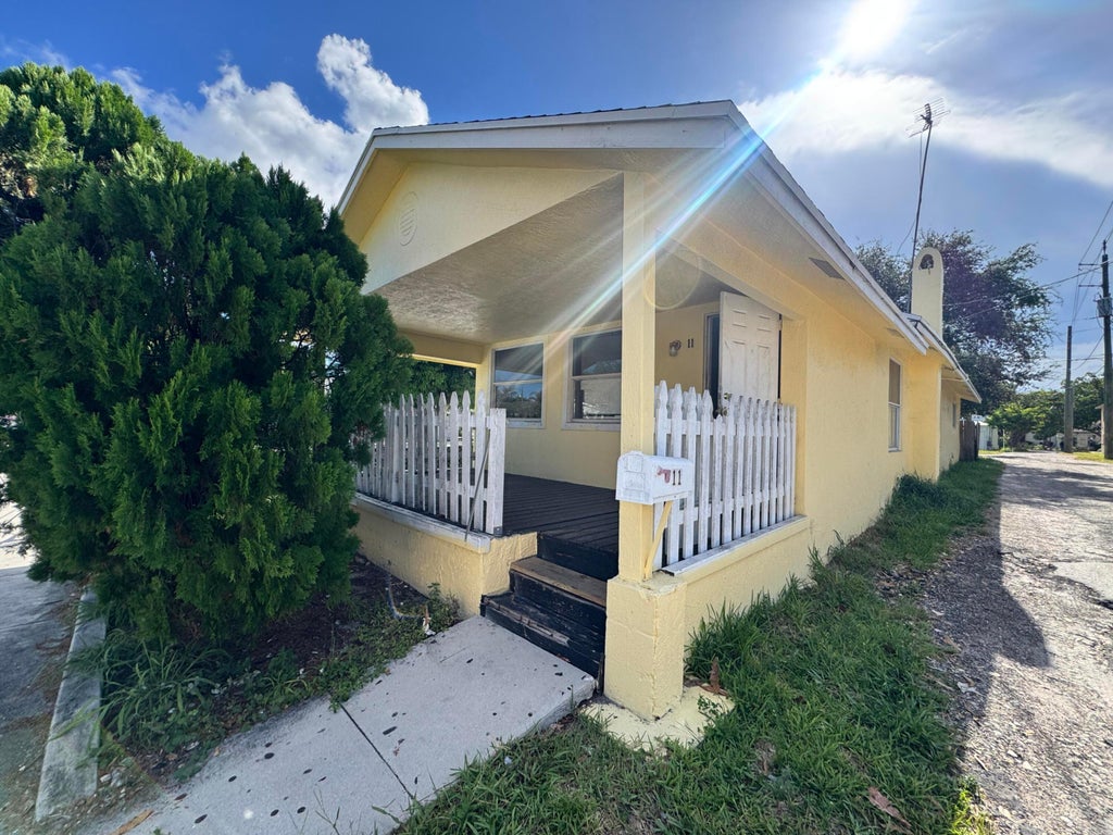 Photo of 11 S D Street, Lake Worth Beach, FL 33460 (MLS # B26073086)
