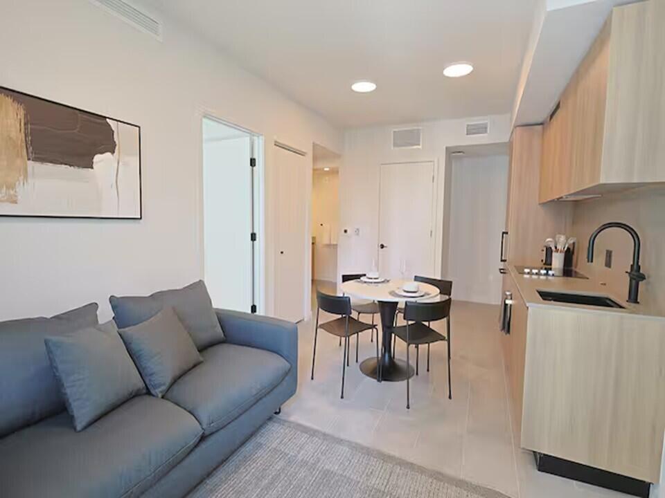 121 NE 5th Street