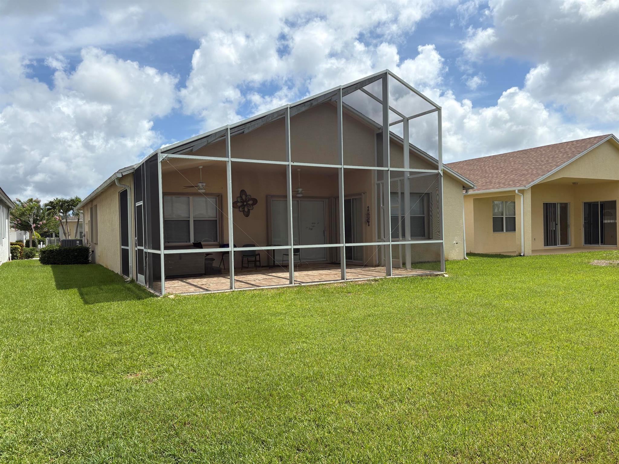 370 SW North Shore Boulevard