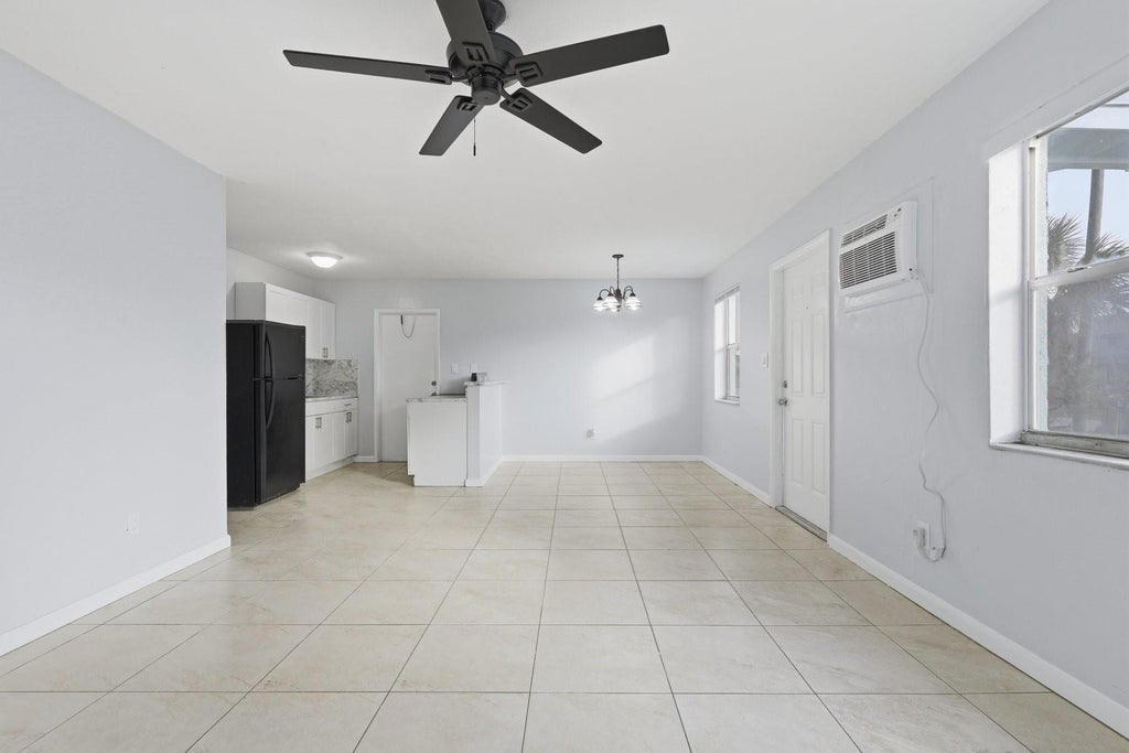 Photo of 533 NW 15th Way, Fort Lauderdale, FL 33311 (MLS # F10542354)