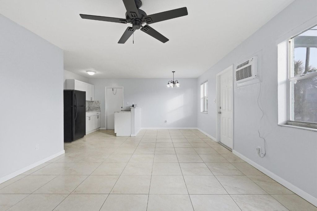 Photo of 533 NW 15th Way, Fort Lauderdale, FL 33311 (MLS # F10542354)