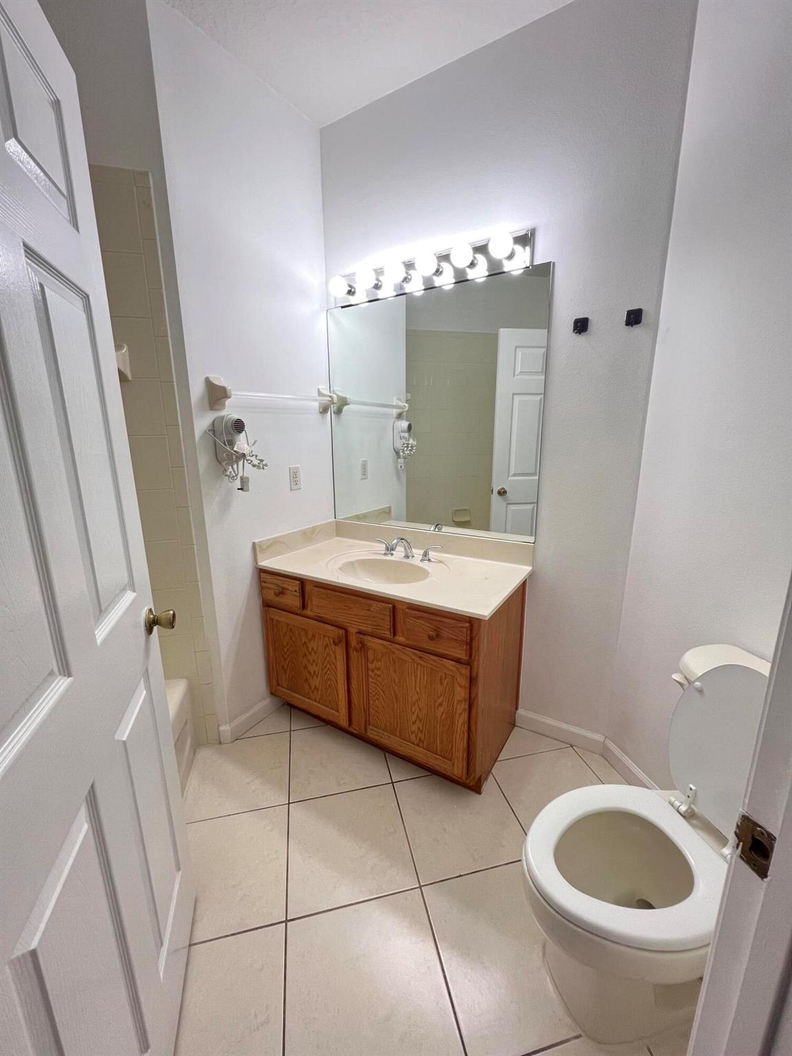 CASTLE PINES CONDOMINIUM - Residential Lease