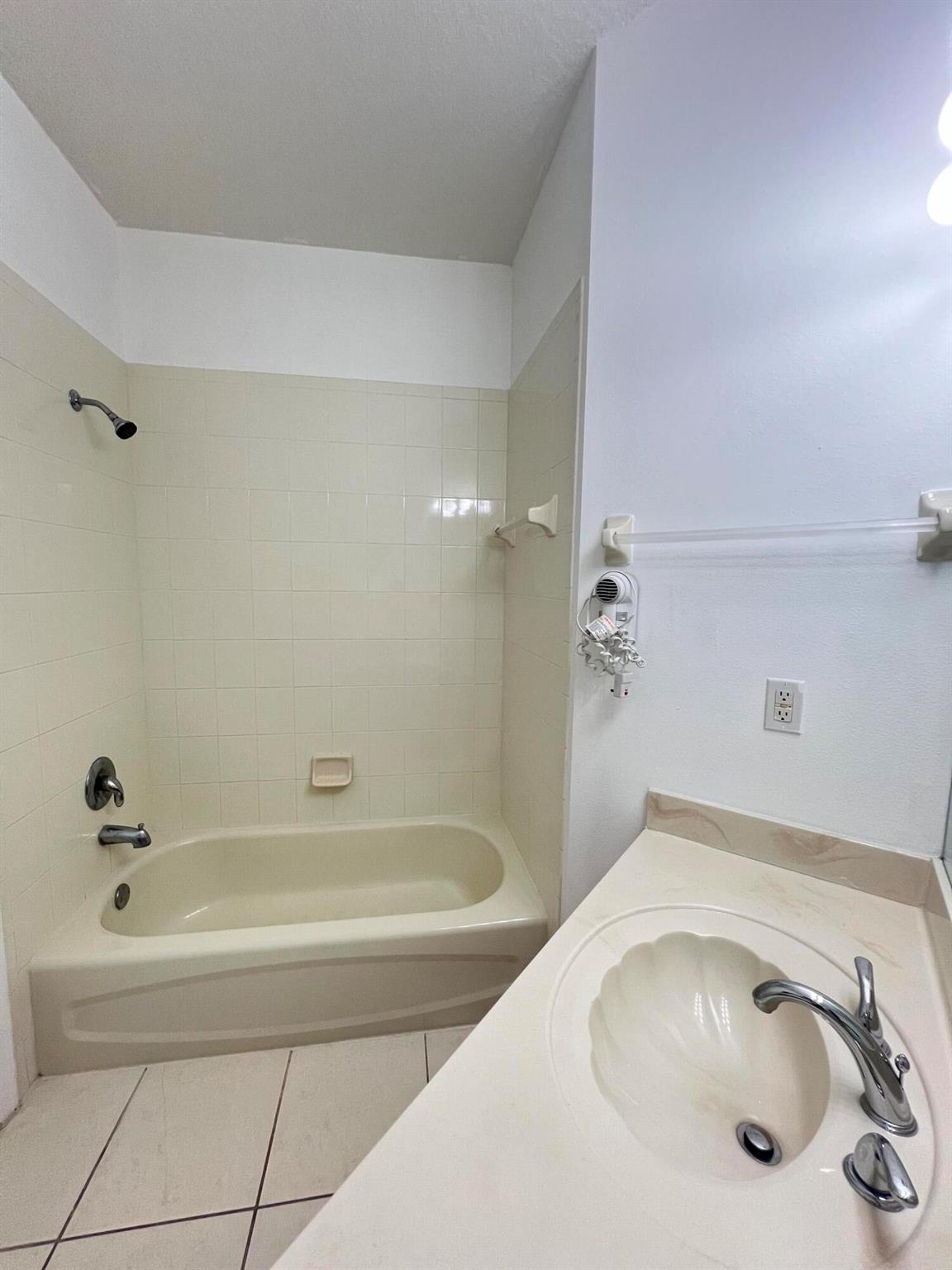 CASTLE PINES CONDOMINIUM - Residential Lease
