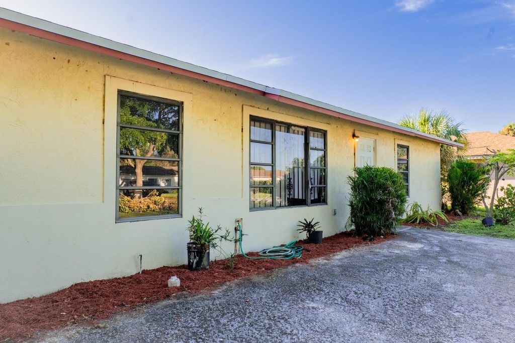 Photo of 1484 N Mangonia Drive, West Palm Beach, FL 33401 (MLS # R11012577)