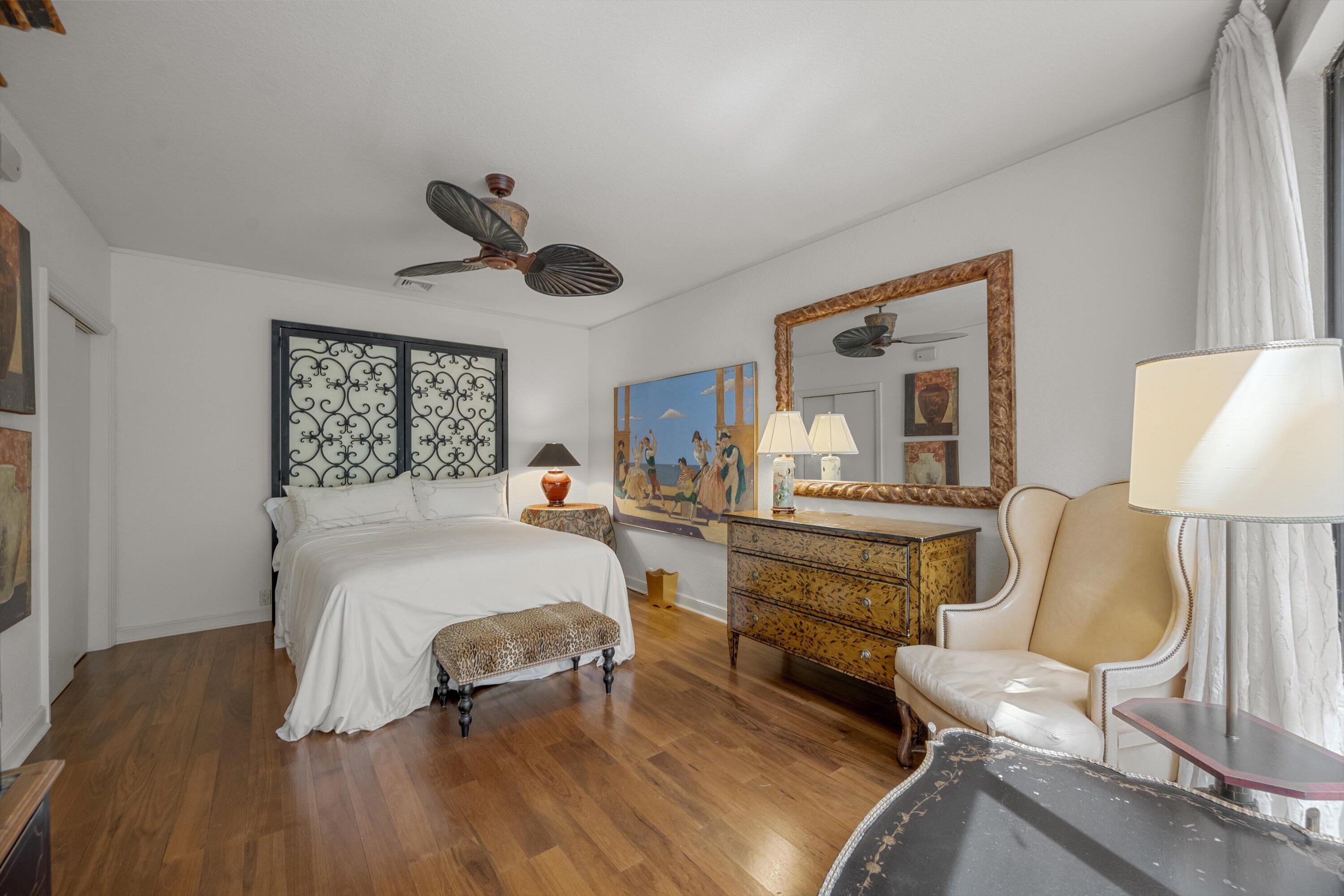 RESIDENCES AT SLOANS CURVE - Residential