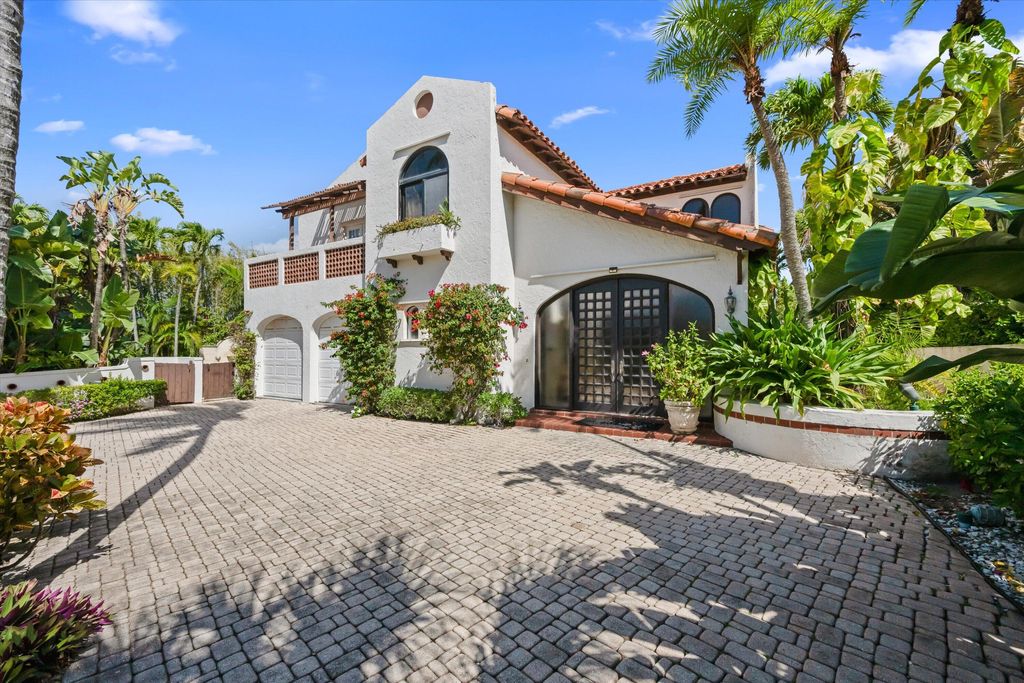 Photo of 23 Sloans Curve Drive, Palm Beach, FL 33480 (MLS # B26023256)