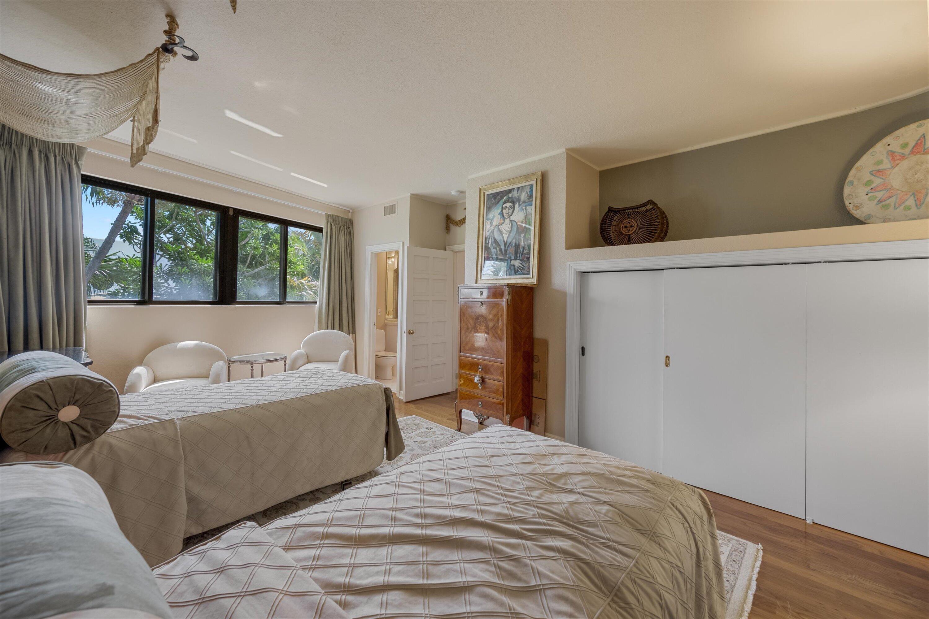 RESIDENCES AT SLOANS CURVE - Residential