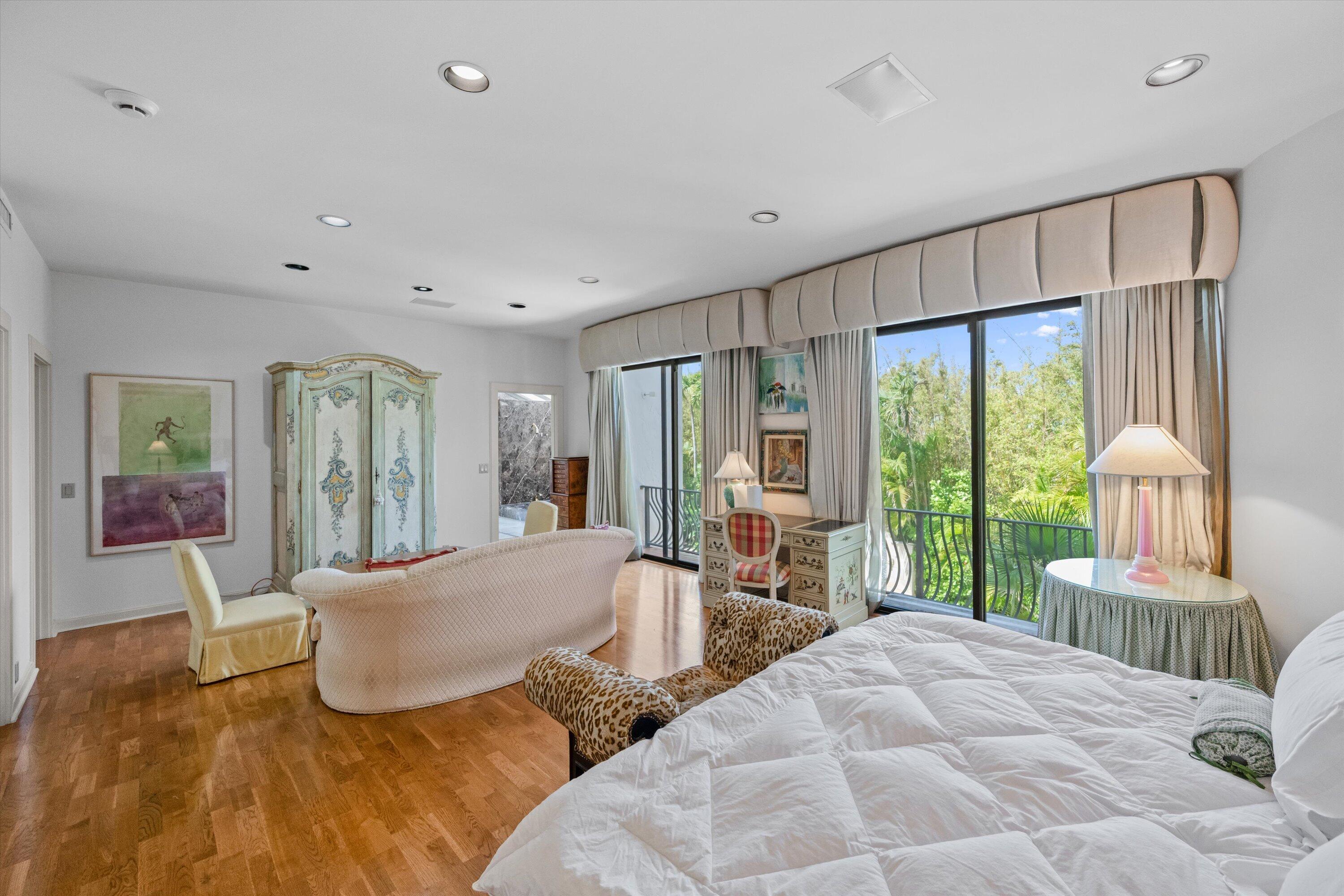 RESIDENCES AT SLOANS CURVE - Residential