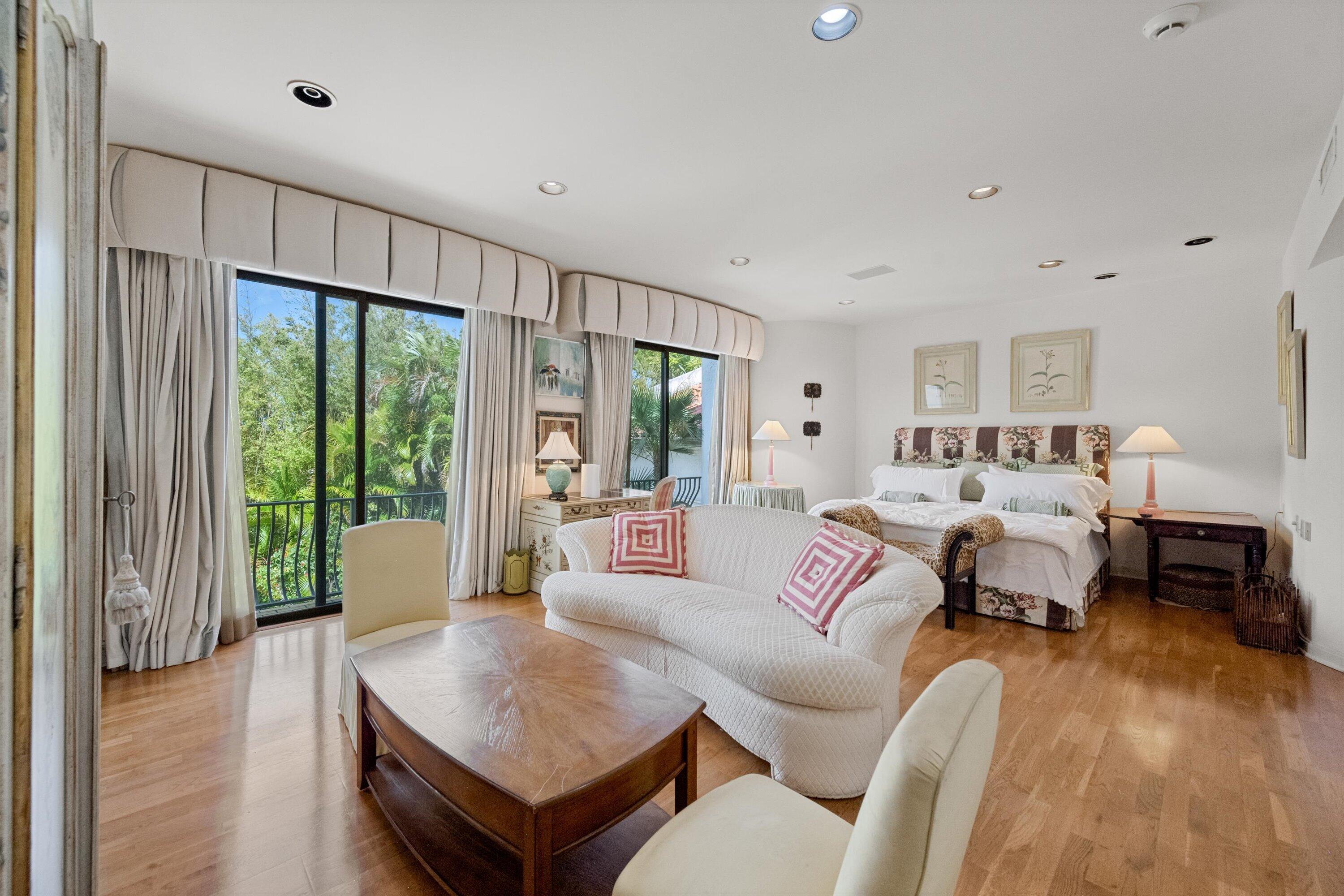 RESIDENCES AT SLOANS CURVE - Residential