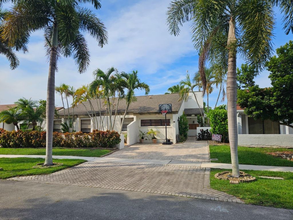 Photo of 16657 Redwood Way, Weston, FL 33326 (MLS # B26042918)
