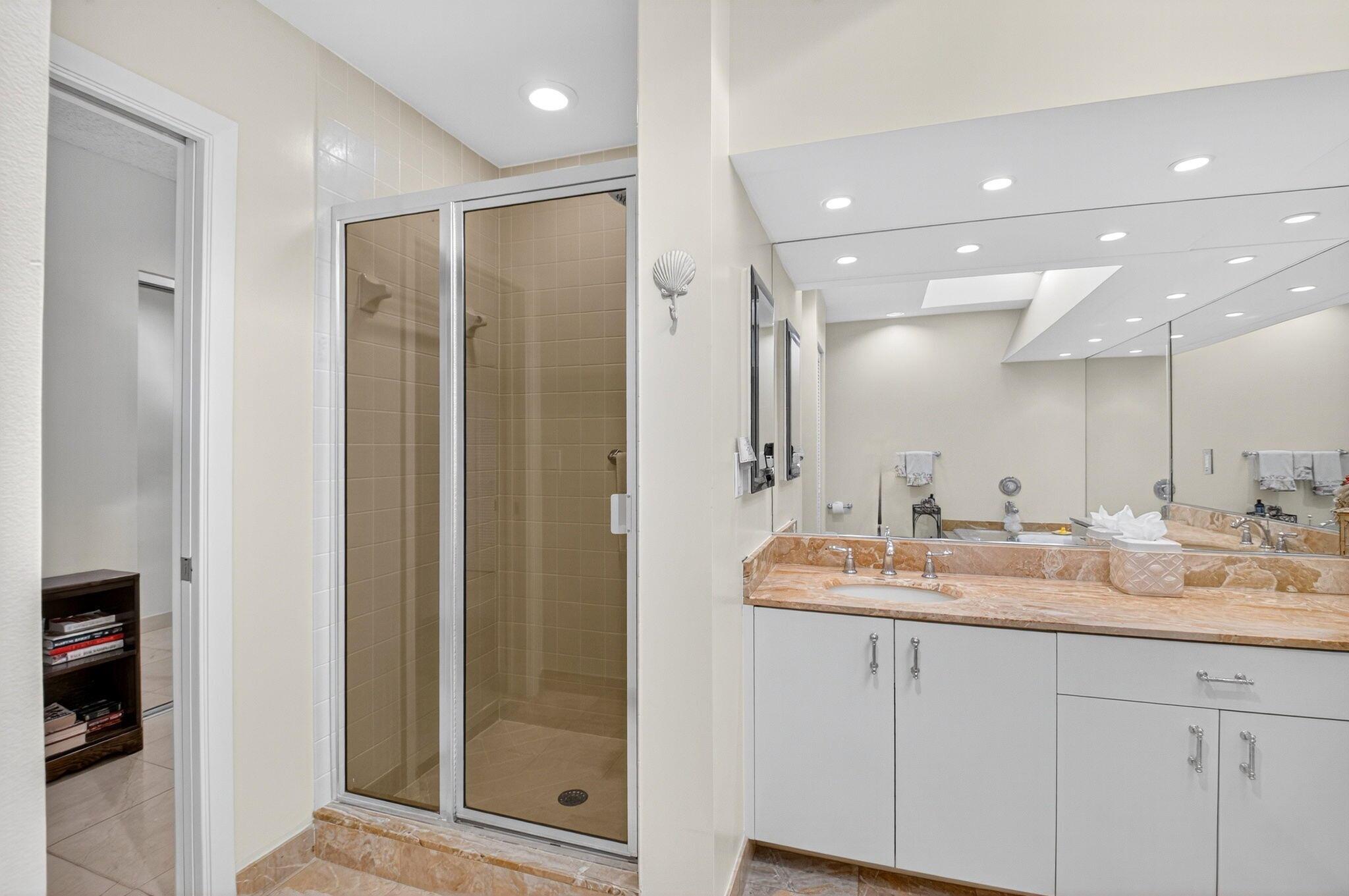 BRISTOL AT HUNTERS RUN CO - Residential