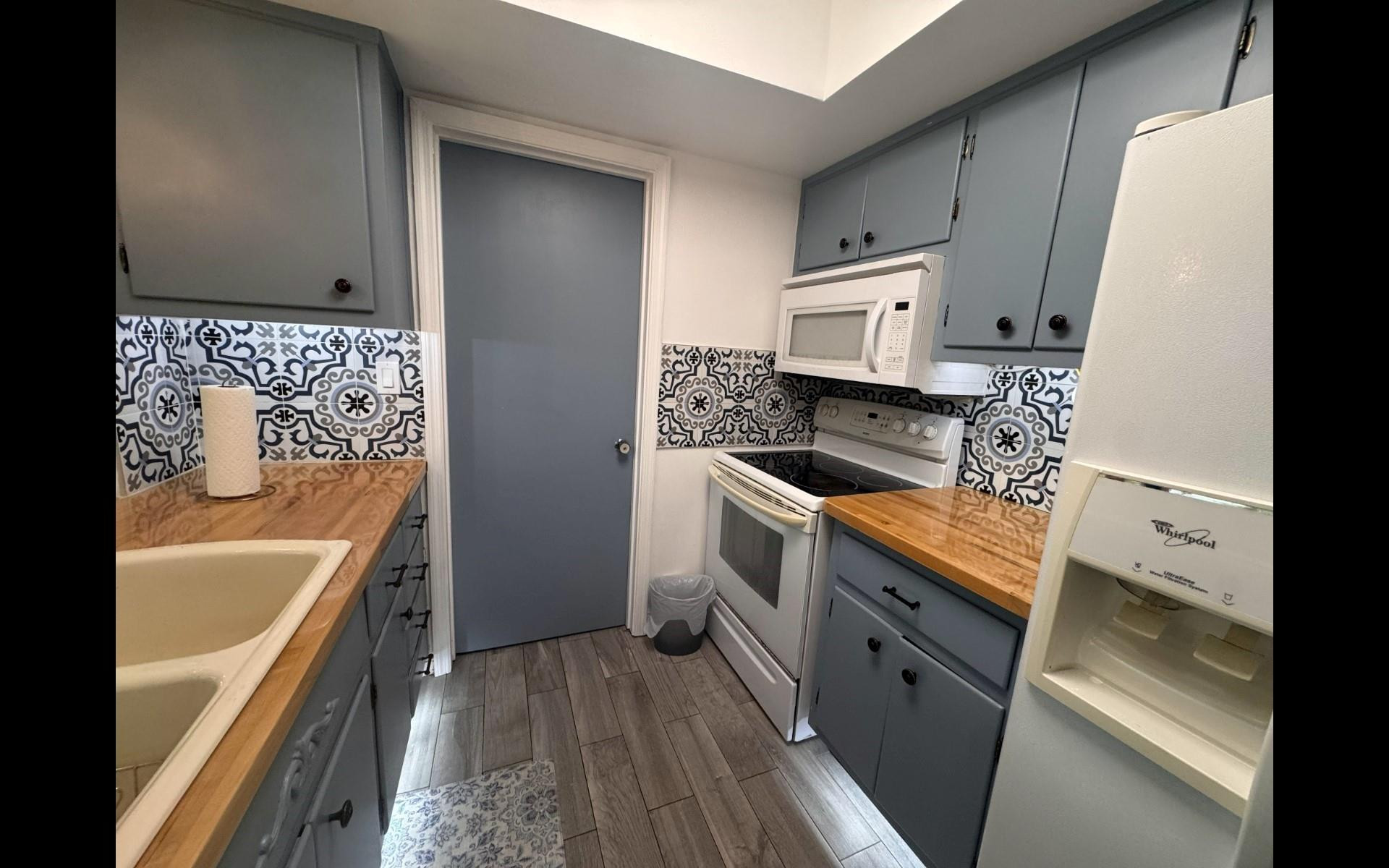 MAINLANDS OF TAMARAC LAKES - Residential Lease