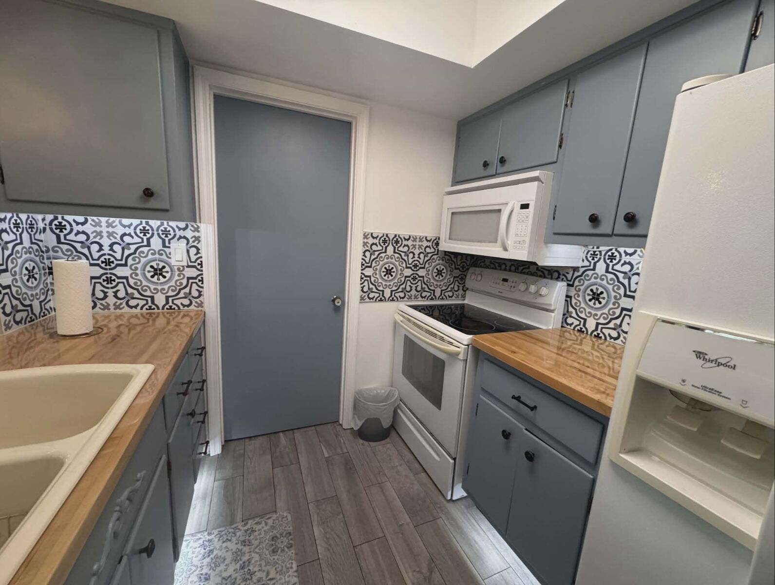 MAINLANDS OF TAMARAC LAKES - Residential Lease