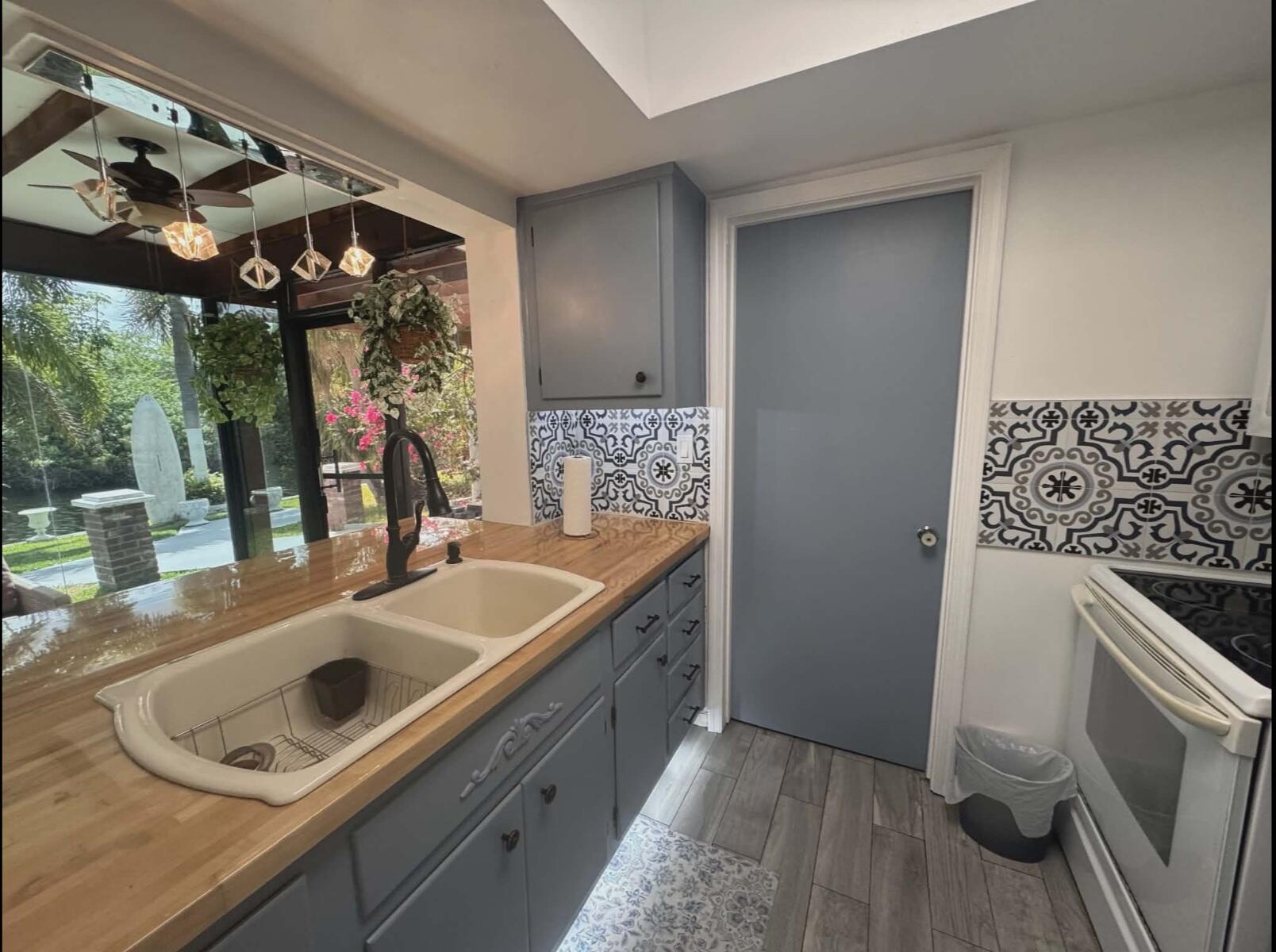 MAINLANDS OF TAMARAC LAKES - Residential Lease