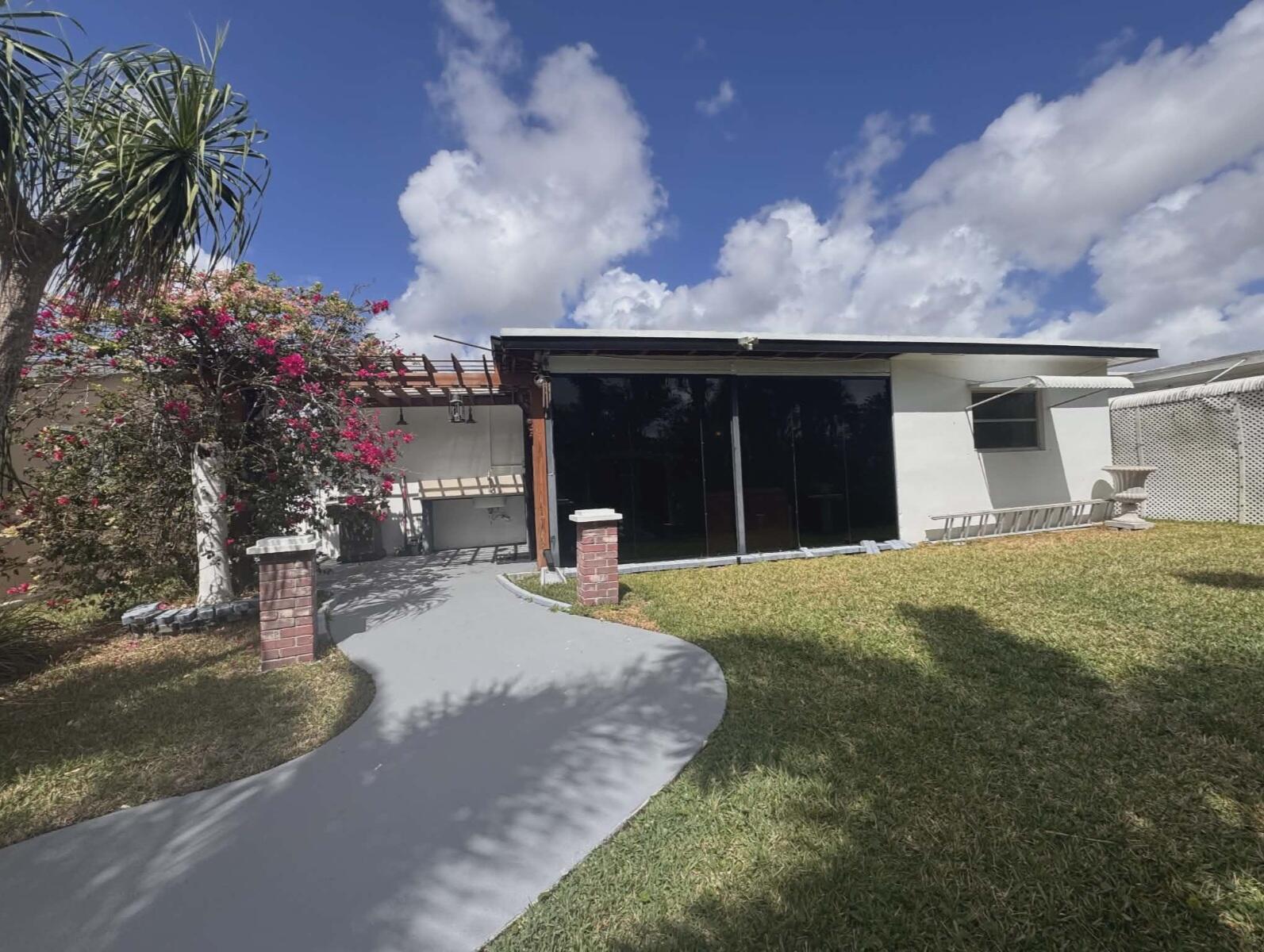 MAINLANDS OF TAMARAC LAKES - Residential Lease