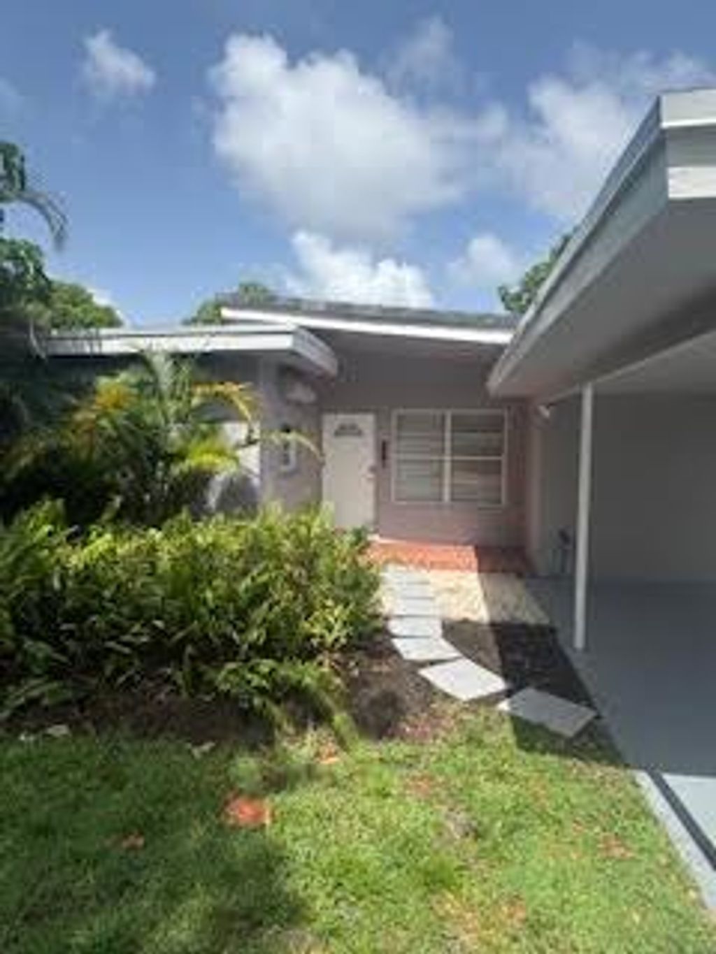 Photo of 1737 NE 17 Terrace, Fort Lauderdale, FL 33305 (MLS # F10520102)