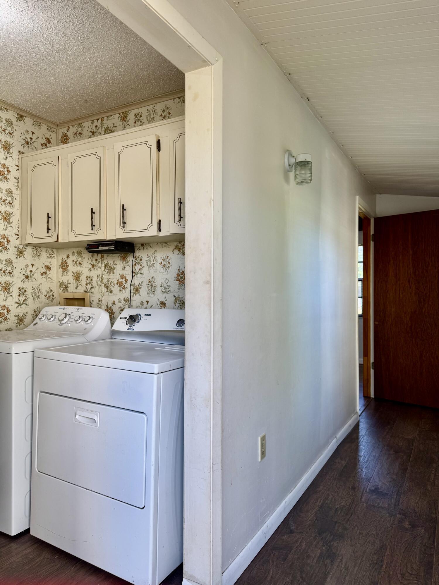 LAR-KEE LAKE - Residential