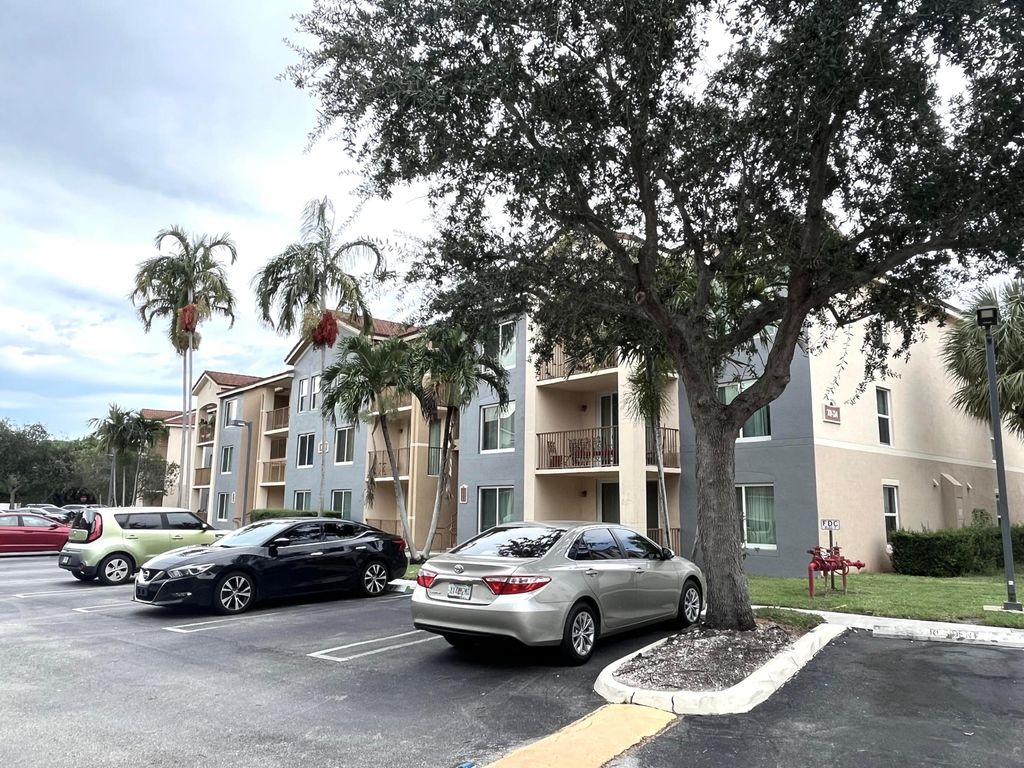 Photo of 705 Villa Circle, Boynton Beach, FL 33435 (MLS # R10960682)