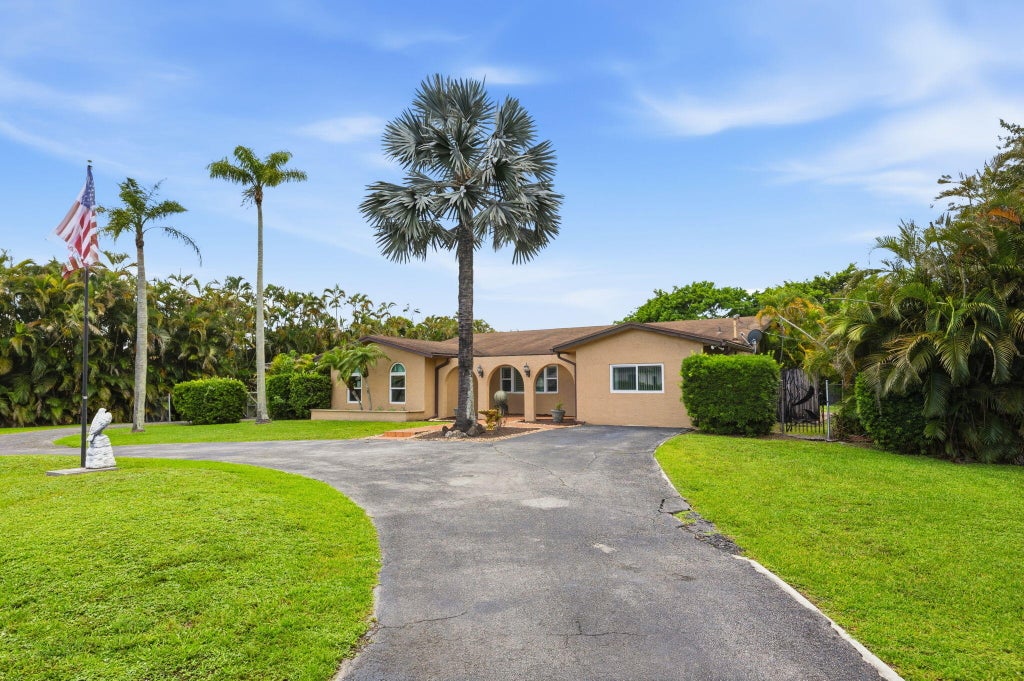 Photo of 5521 SW 160th Avenue, Southwest Ranches, FL 33331 (MLS # B26042071)