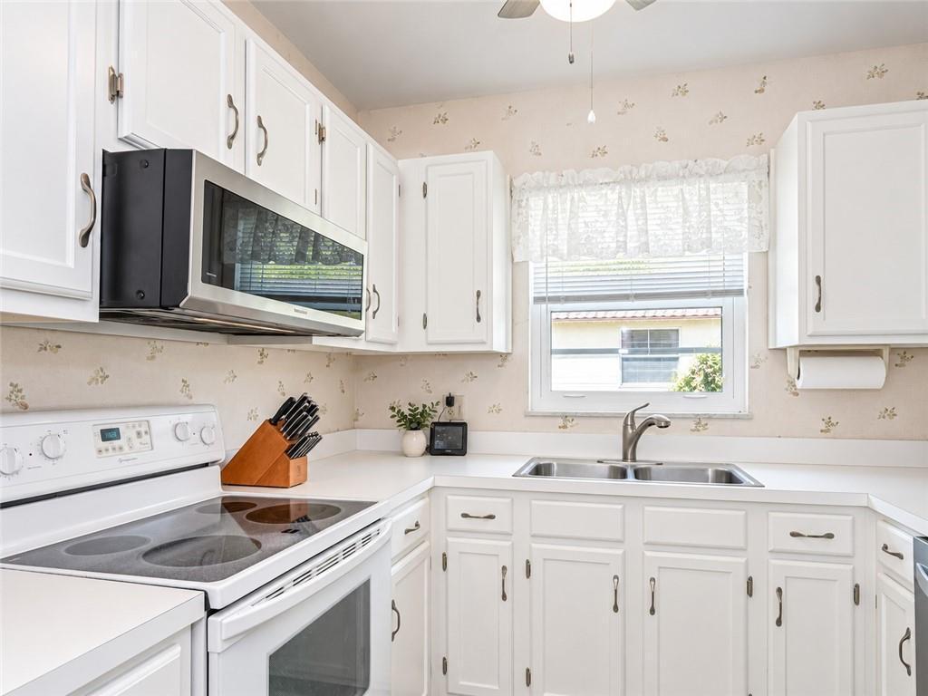 1 VISTA PALM Lane 207