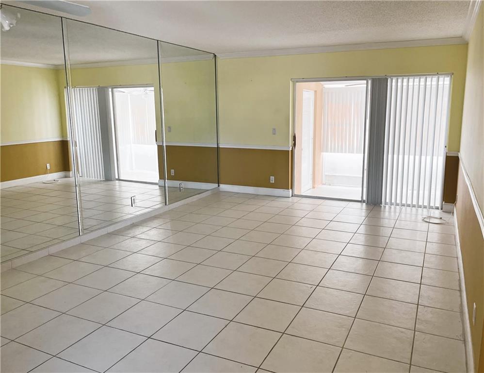 CRESTHAVEN VILLAS CONDO 3 - Residential