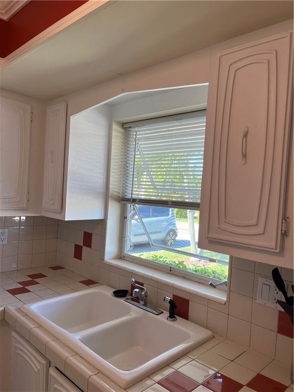 CRESTHAVEN VILLAS CONDO 3 - Residential