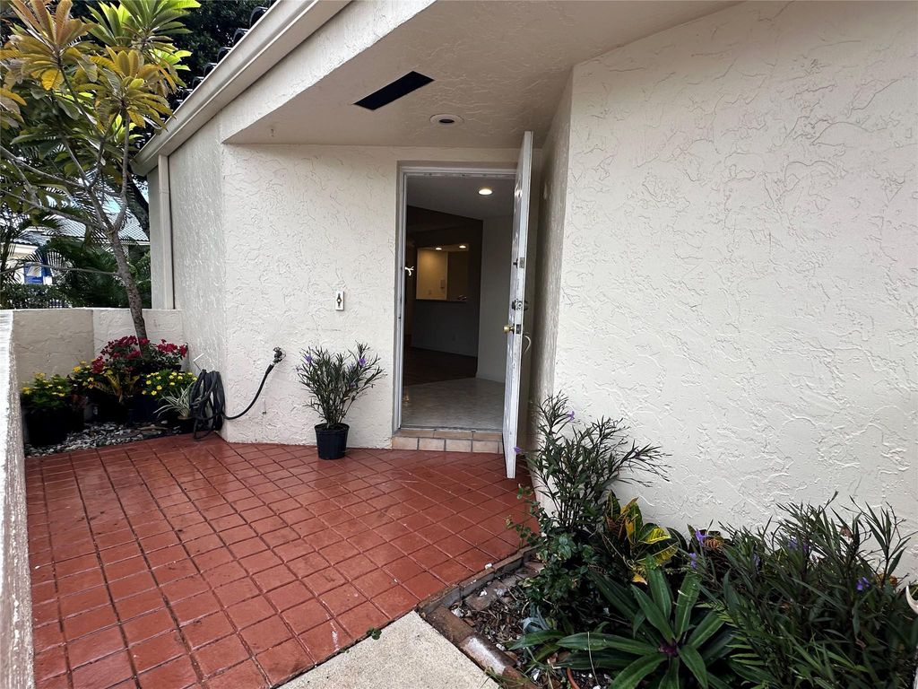 Photo of 8076 NW 15th Manor #8076, Plantation, FL 33322 (MLS # F10476608)