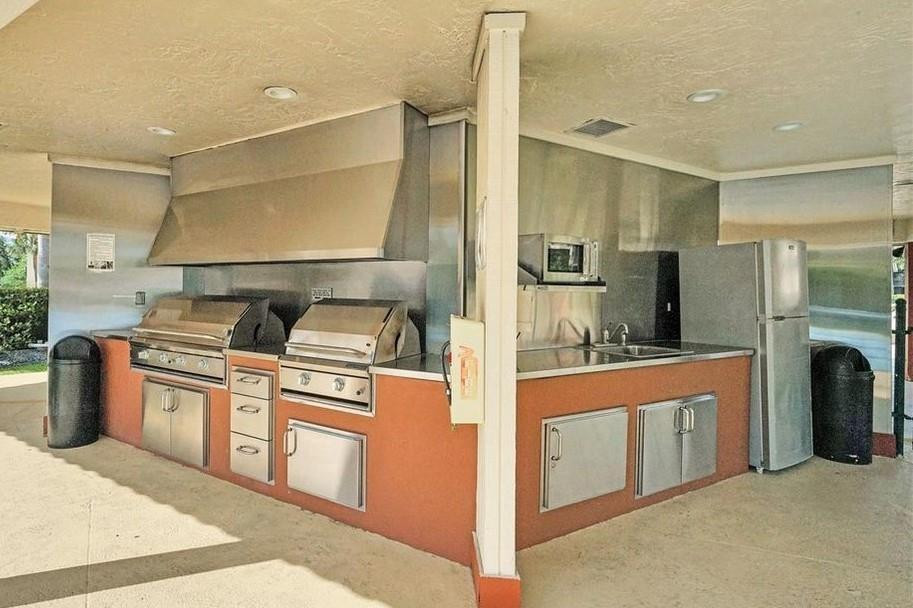 HOLLYBROOK GOLF AND TENNI - Residential