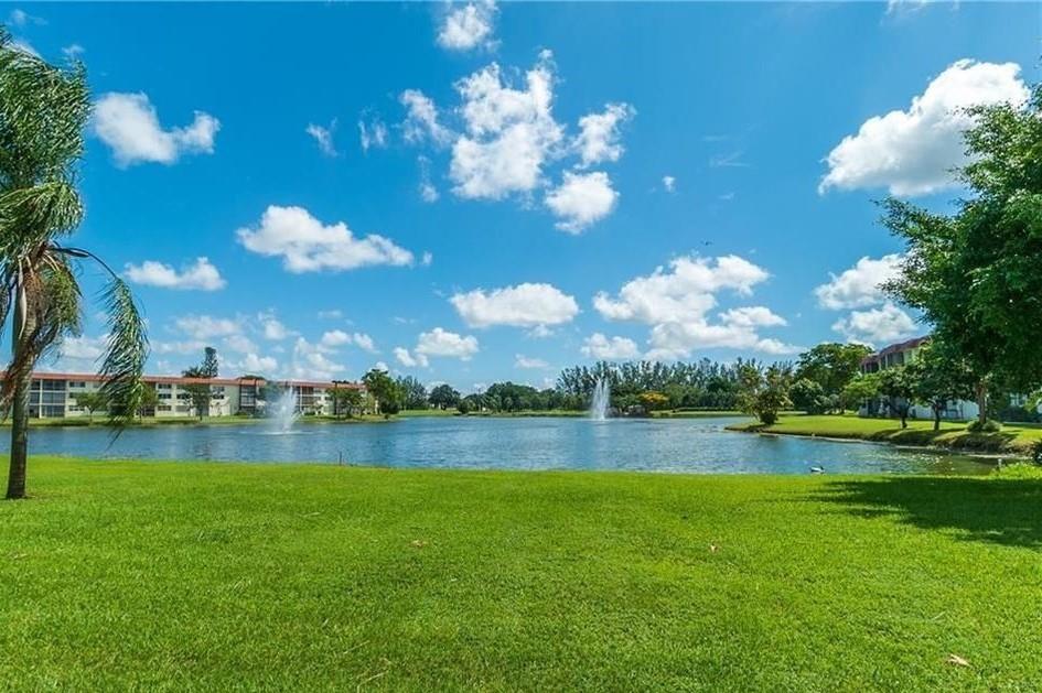 HOLLYBROOK GOLF AND TENNI - Residential