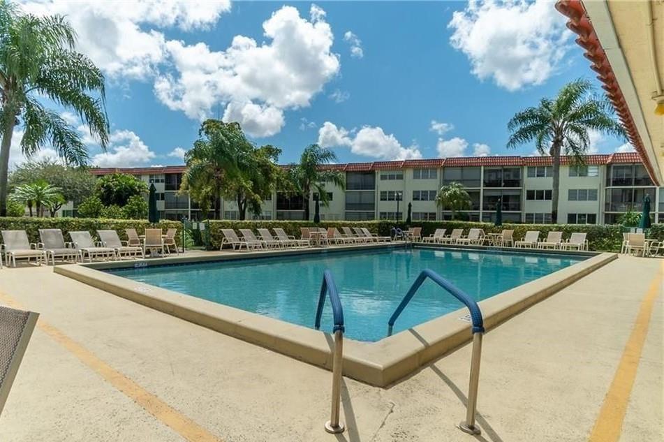 HOLLYBROOK GOLF AND TENNI - Residential