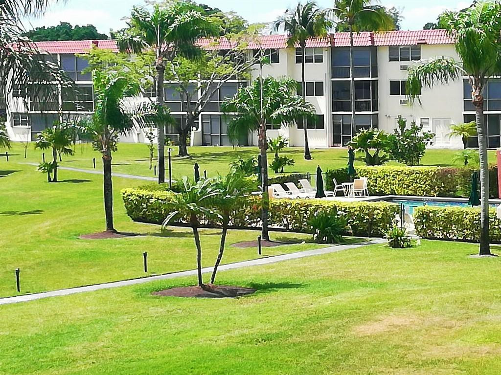 HOLLYBROOK GOLF AND TENNI - Residential