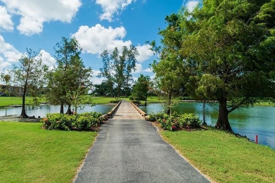 HOLLYBROOK GOLF AND TENNI - Residential