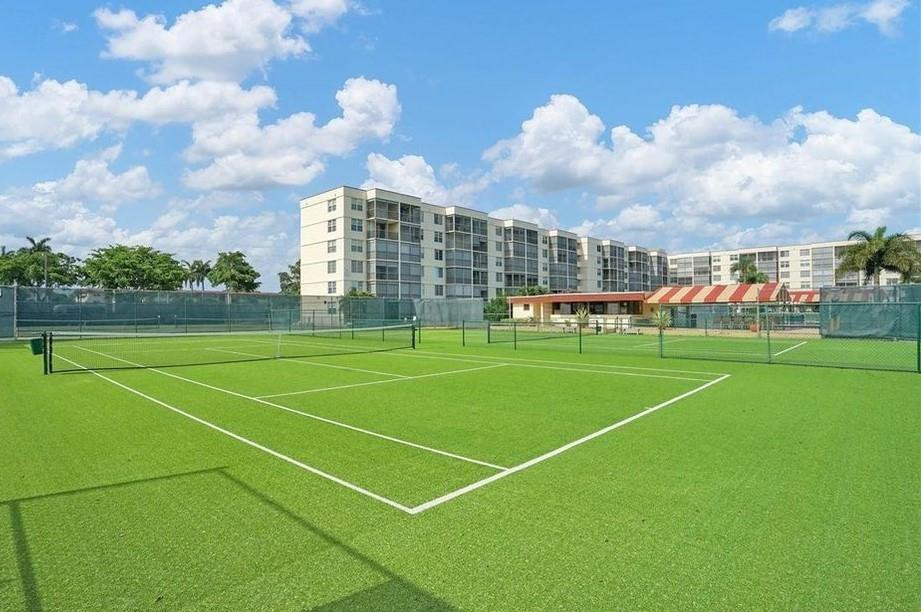 HOLLYBROOK GOLF AND TENNI - Residential