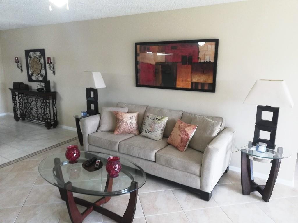 HOLLYBROOK GOLF AND TENNI - Residential