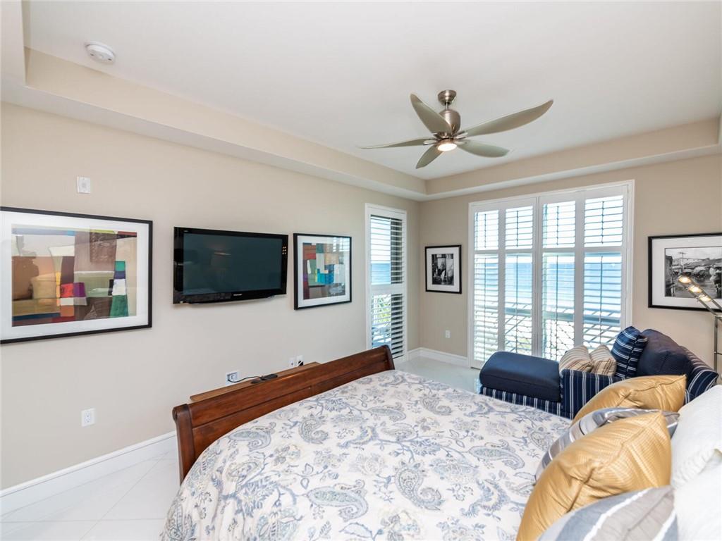 VILLA BY THE SEA - Residential