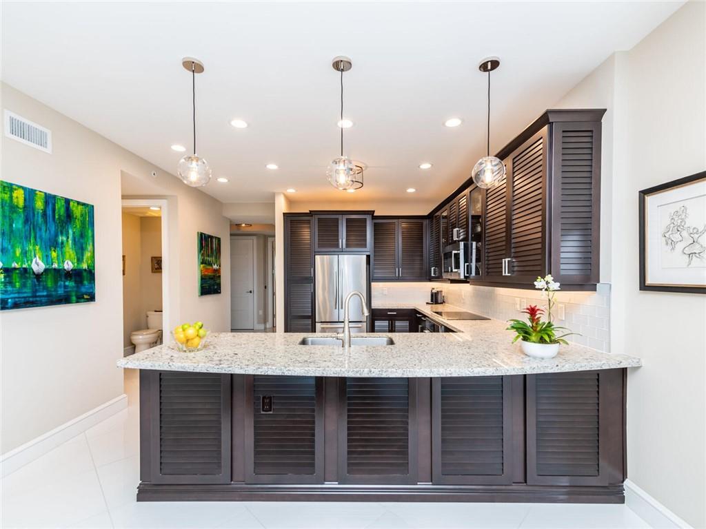 VILLA BY THE SEA - Residential