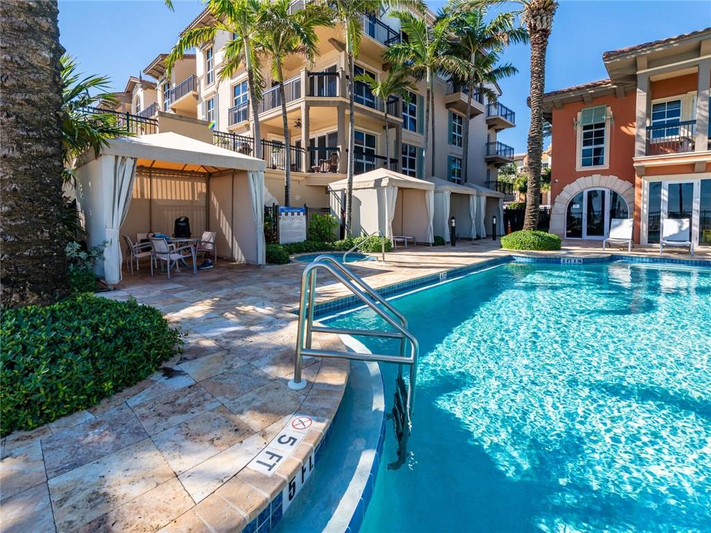 VILLA BY THE SEA - Residential