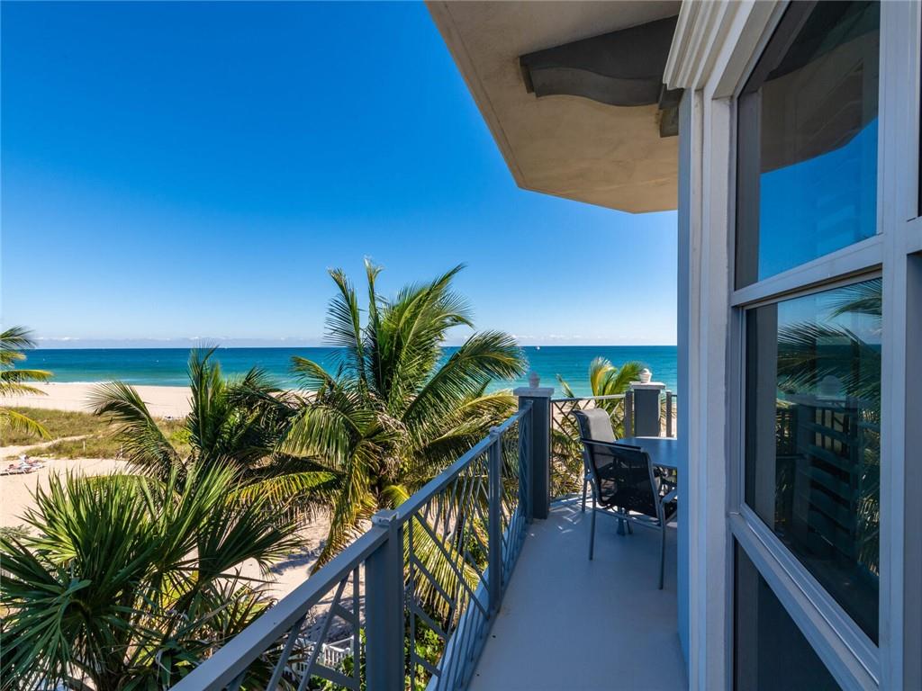 VILLA BY THE SEA - Residential