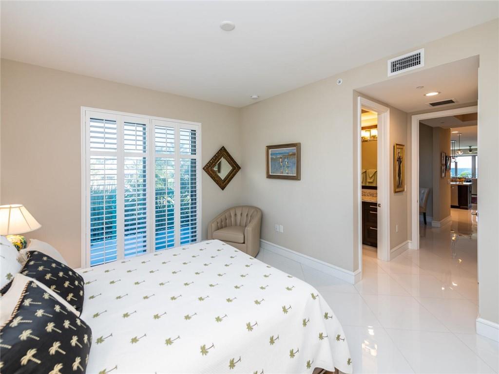 VILLA BY THE SEA - Residential