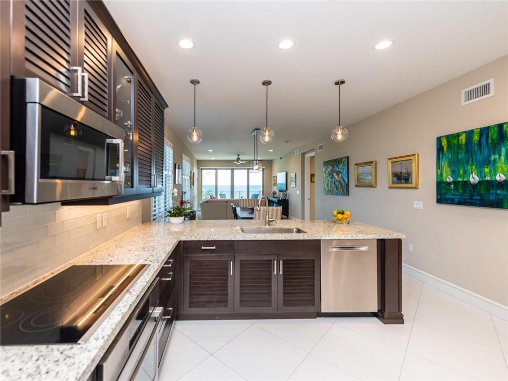 VILLA BY THE SEA - Residential