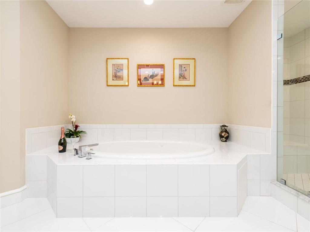 VILLA BY THE SEA - Residential