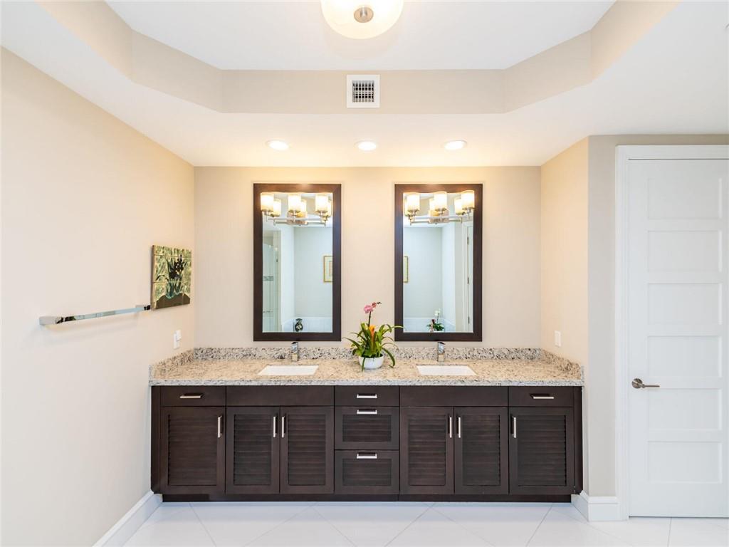 VILLA BY THE SEA - Residential