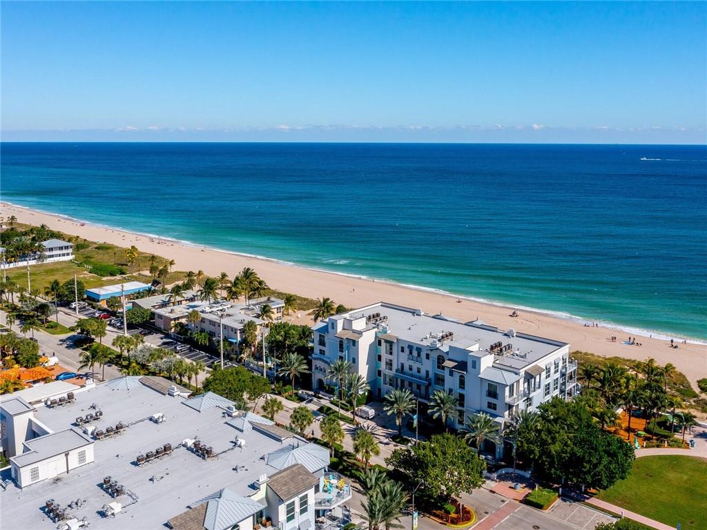 VILLA BY THE SEA - Residential