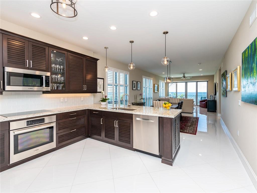 VILLA BY THE SEA - Residential