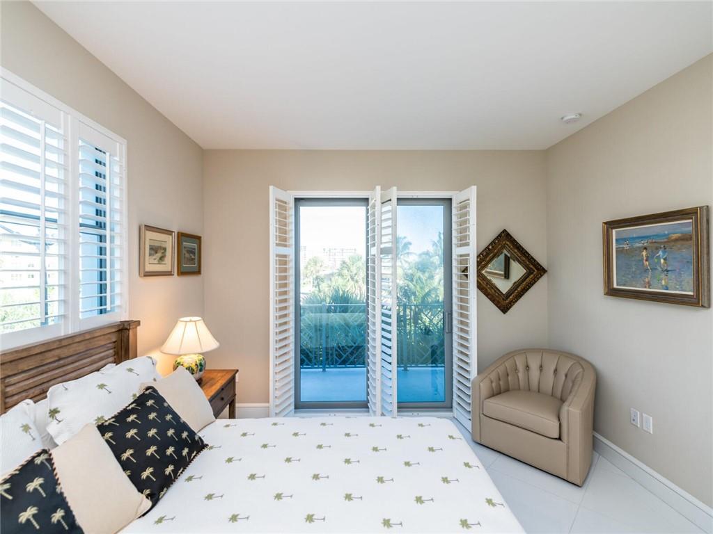 VILLA BY THE SEA - Residential