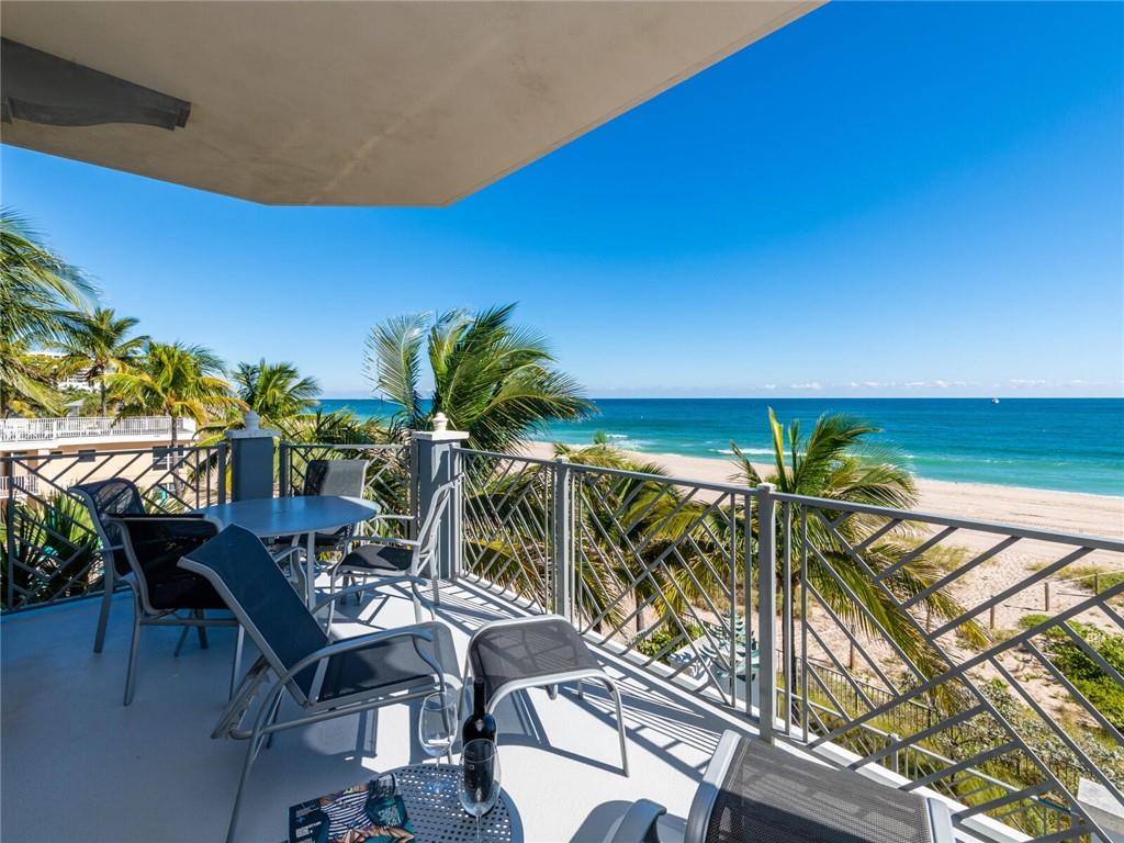 VILLA BY THE SEA - Residential