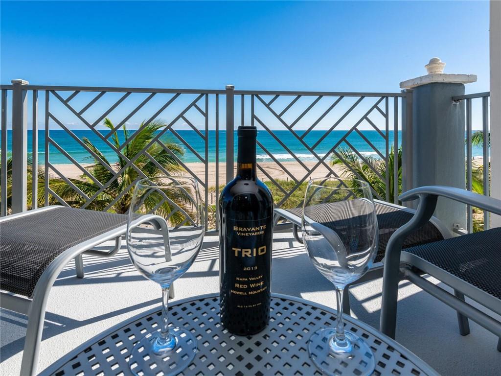 VILLA BY THE SEA - Residential