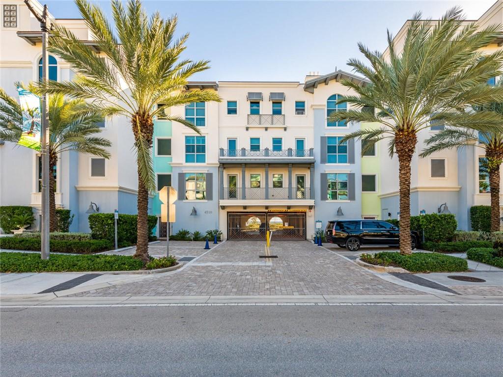 VILLA BY THE SEA - Residential