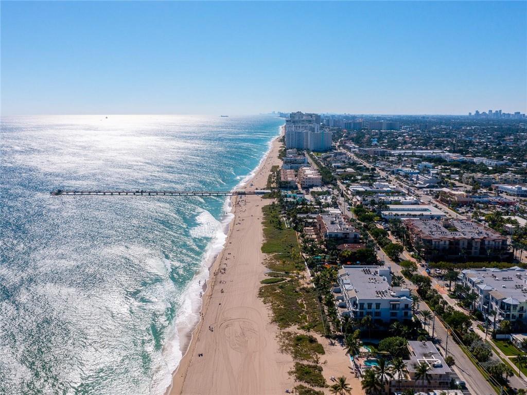 VILLA BY THE SEA - Residential