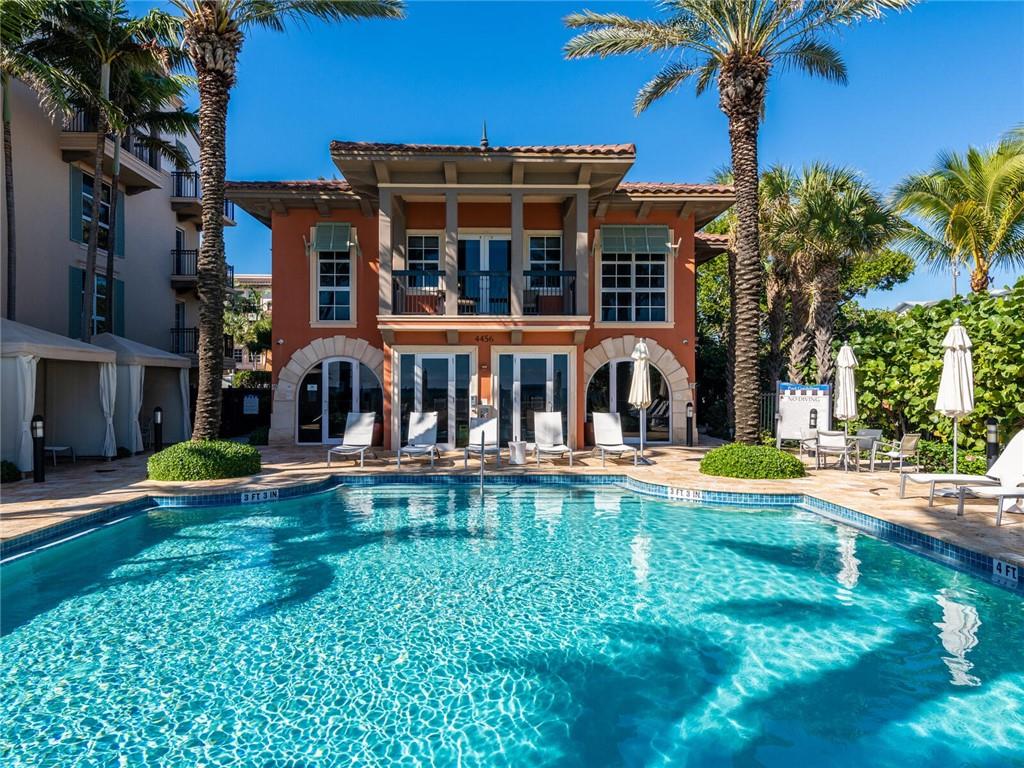 VILLA BY THE SEA - Residential